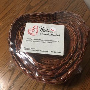NEW Vintage Wicker Heart Snack Baskets   Set of 3